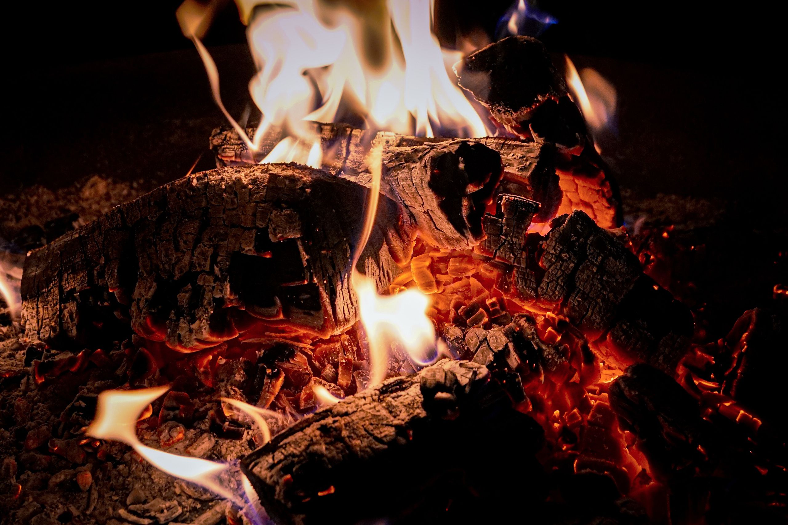 Feuer-Holz-Lagerfeuer_unsplash